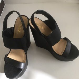Black Wedges